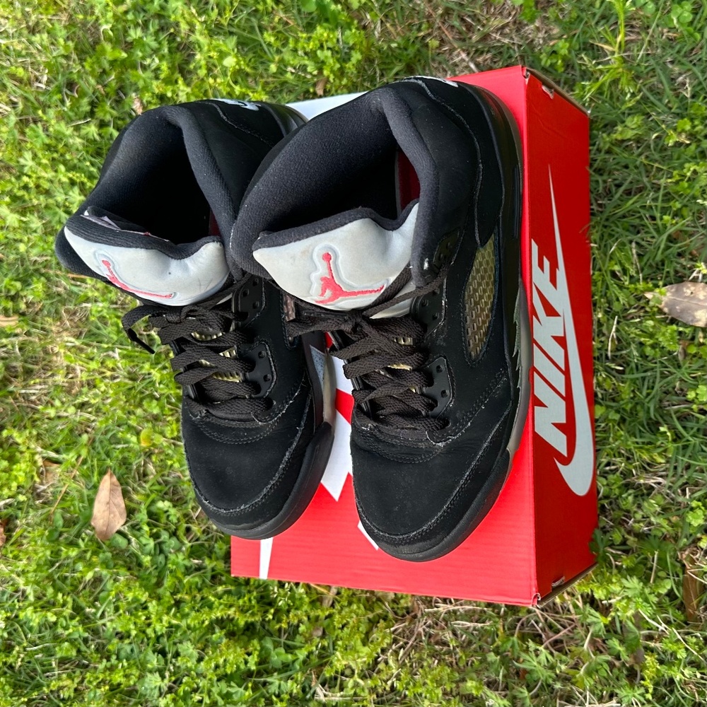 Unisex Nike Air Jordan Black Suede, Size 6.5 Y Box not original.